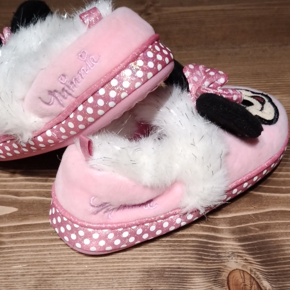 Minnie mouse slippers - Picture 6 of 8